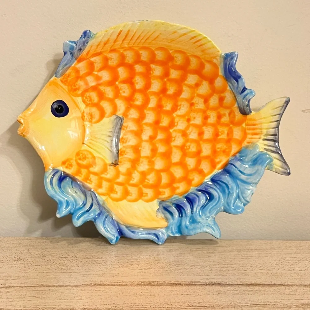 Pier 1 hand painted fish decore or plate